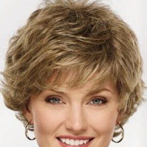 NEW~LIGHT ASH BLONDE WIG--*PLEASE NOTE*STYLE AS PICTURE-COLOR LIGHT ASH BLONDE